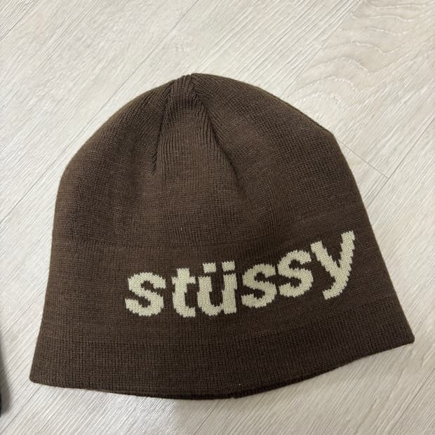 스투시  비니 브라운