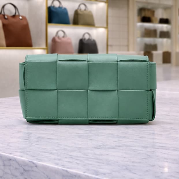 [S급] 보테가베네타 인트레치아토 카세트 벨트백 판매합니다!!!