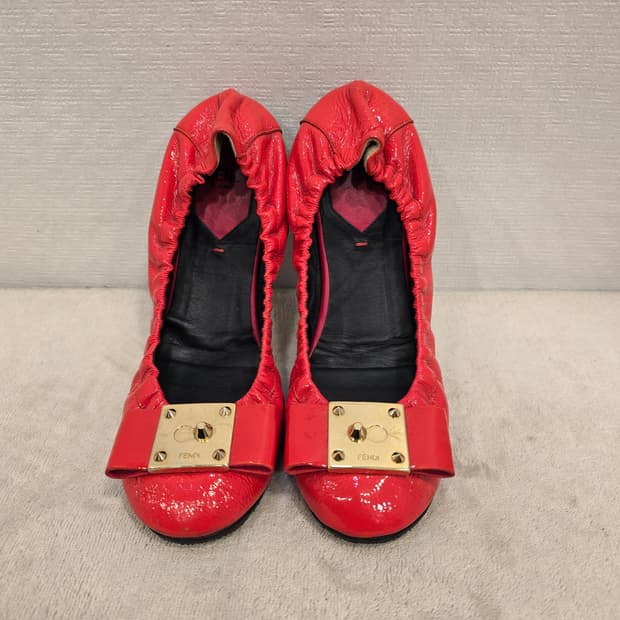 펜디 Fendi 레드 에나멜 플랫슈즈 36(230)