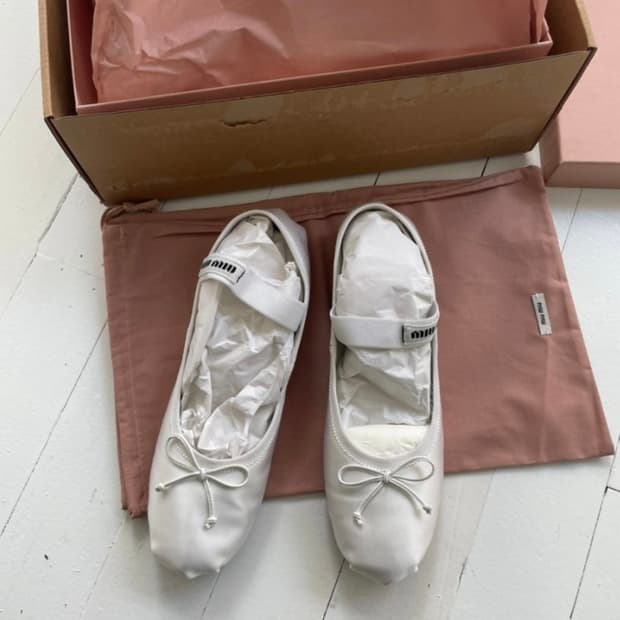 미우미우 발레리나 플랫 새틴 화이트 38