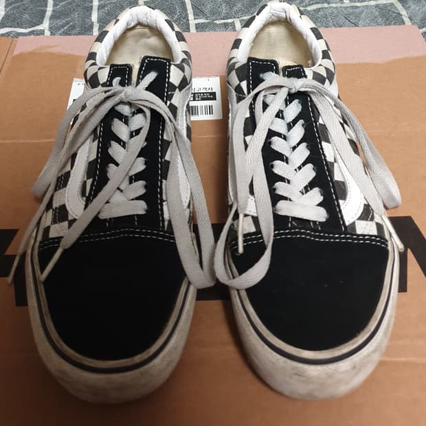 반스 올드스쿨 체커보드 플랫폼 스니커즈 (240)