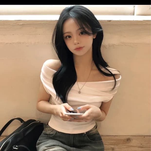 꼬임 셔링 랩 오프숄더 여리 슬림핏 반팔티셔츠