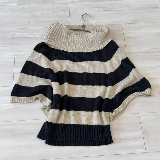 Nerd black beige stripe batwing knit