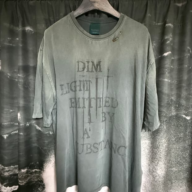 언더마이카 앤티크 플로랄 핀드 딤 라이트 에미티드 바이 서브스턴스 티셔츠