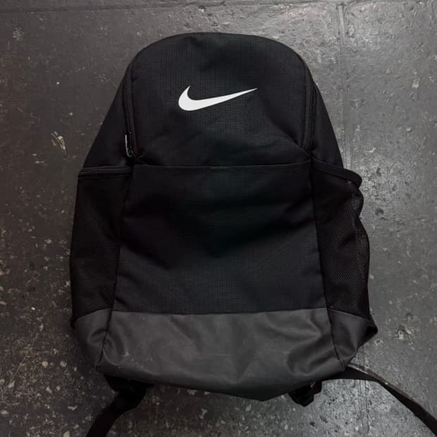 나이키 스우시 백팩