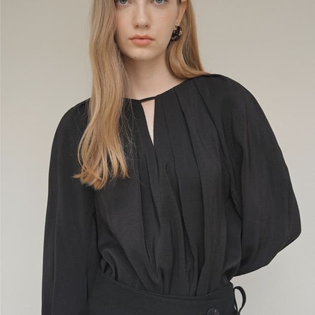(새상품) 온앤온 블랙 블라우스