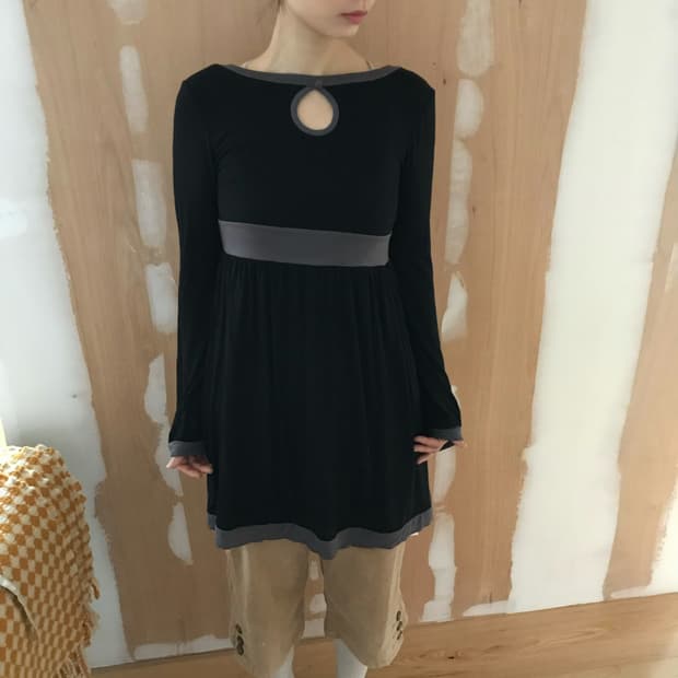 vintage hole black top