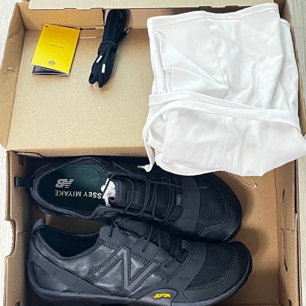 (245) 뉴발란스 이세이미야케 mt100v1 