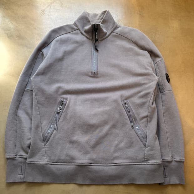 C.P COMPANY 고글 렌즈 반집업 맨투맨