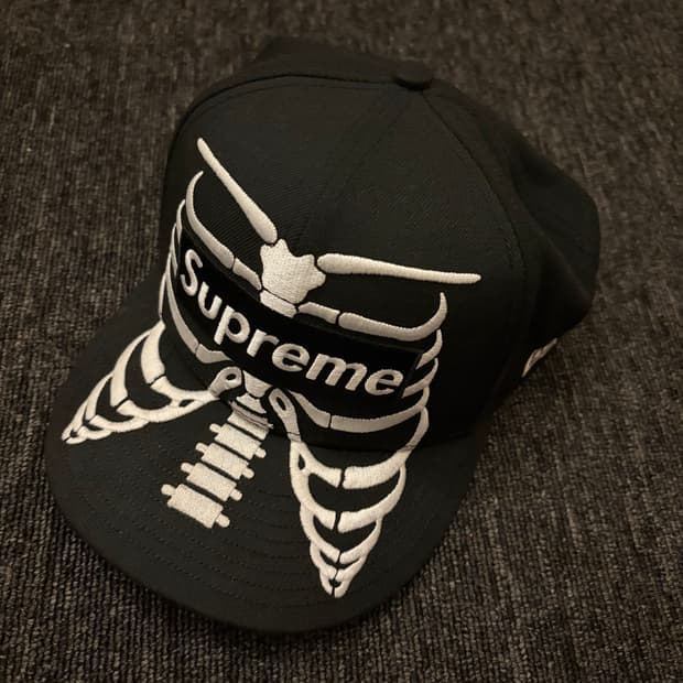 슈프림 뉴에라 본즈 59fifty 7 1/2(59.6cm)
