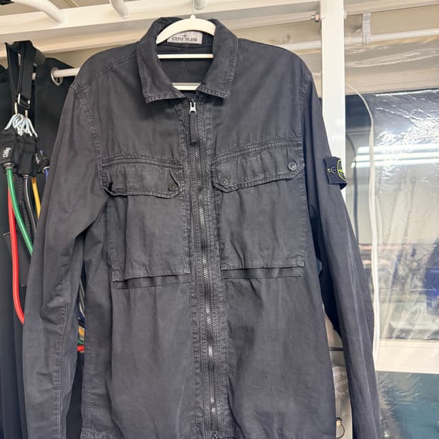 스톤 아일랜드 102WN 브러쉬드 오가닉 코튼 오버셔츠 블랙 - 23FW