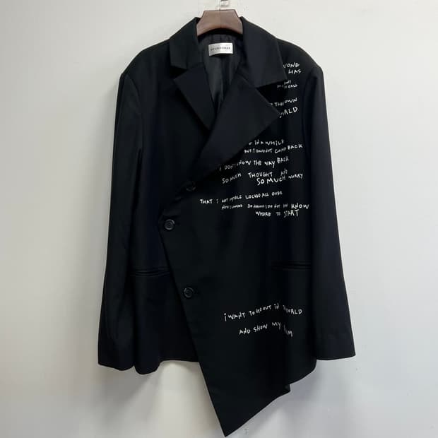 현도배 그래비티 블레이저 (애쉬 아일랜드 착용)