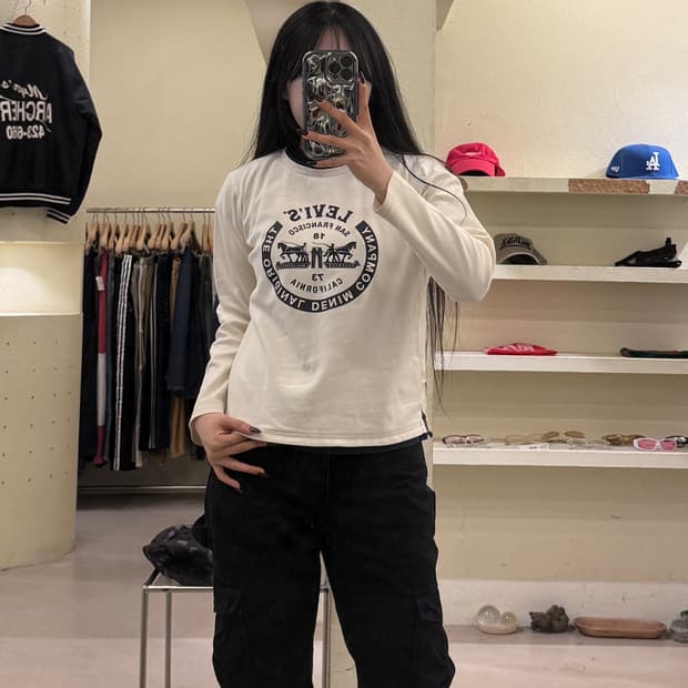 리바이스 원형 로고 롱슬리브 티셔츠 U1571