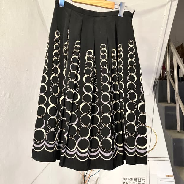 y2k 새틴 플레어 미디 스커트