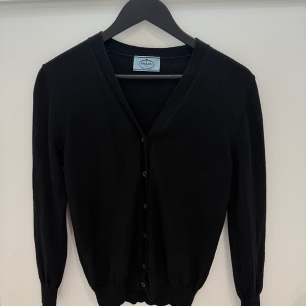 프라다 가디건