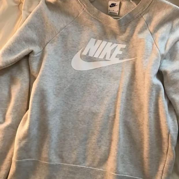 오트밀 나이키 맨투맨