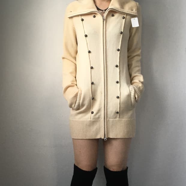 Button point high neck knit zip up