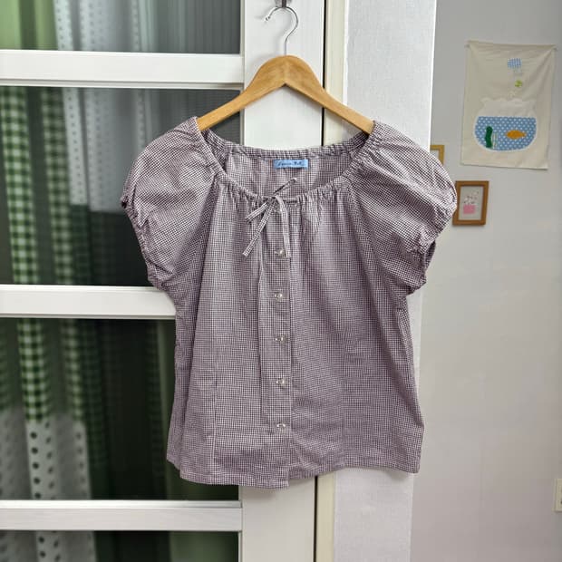 퍼플 체크 반소매 블라우스