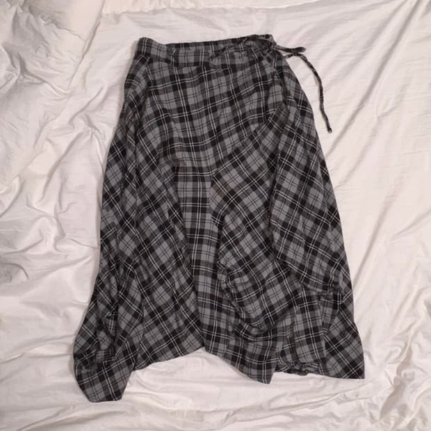 Check unbalanced skirt