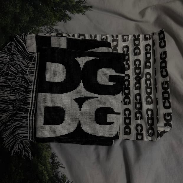 CDG 머플러 체크패턴