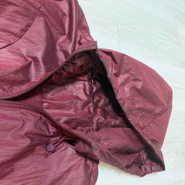 버건디 윈드 브레이커