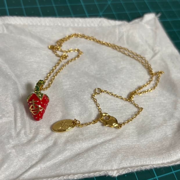비비안웨스트우드 딸기 목걸이