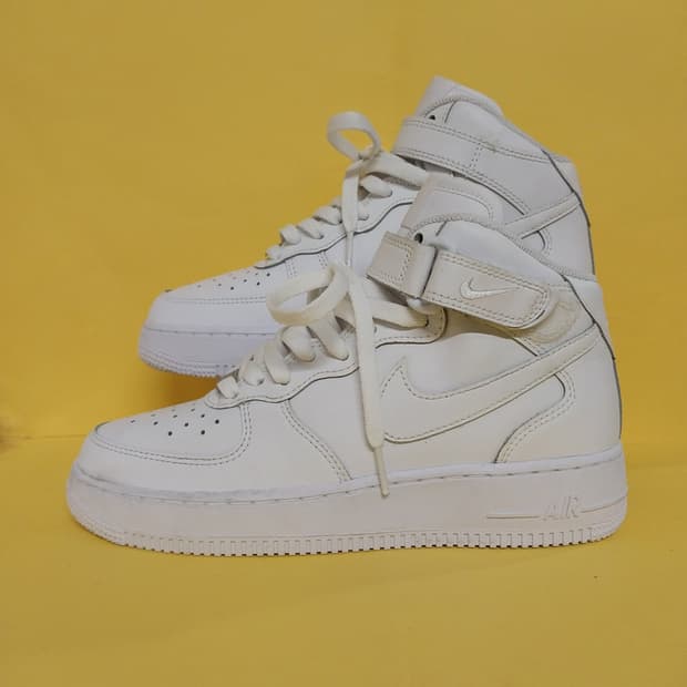 여성 나이키 에어포스1 미드 LE 화이트 운동화 (240)