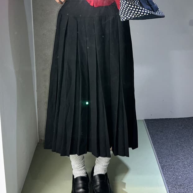 black wool pleats skirt