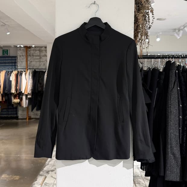 질샌더 블랙 하이넥 히든 버튼 미니멀 자켓