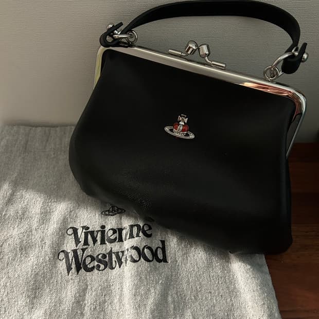 비비안 그래니 프레임 펄스 하트 오브 크로스백 (빨간하트) 팝니다.