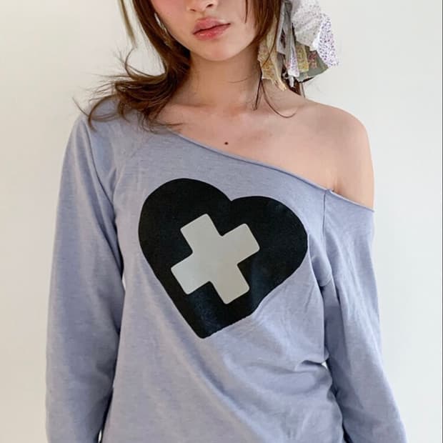 샵페어리 cross heart cut off t-shirt blue