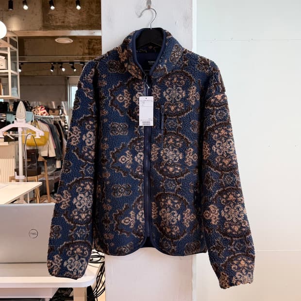 빔즈 하트 네이비 다마스크 패턴 플리스 자켓 