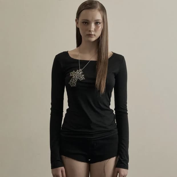 일리오 Black leopard cross necklace top 새상품