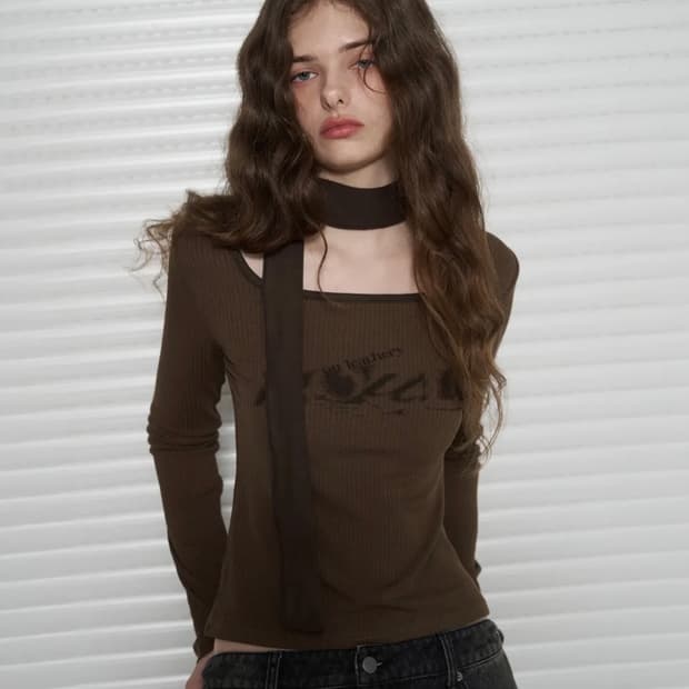 레더리 스퀘어넥 타이 스카프 티셔츠 [KHAKI]