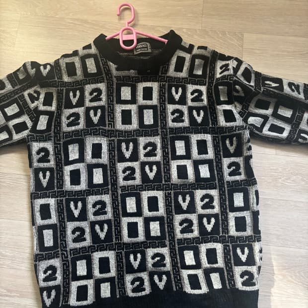 베르사체 진 니트