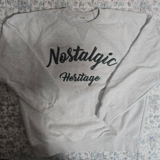 이코르 노스텔직 자수 스웨트 셔츠
 2사이즈[100정도