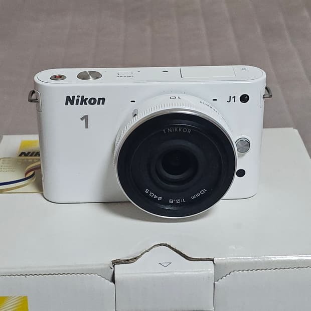 니콘 Nikon 1 J1 미러리스 카메라