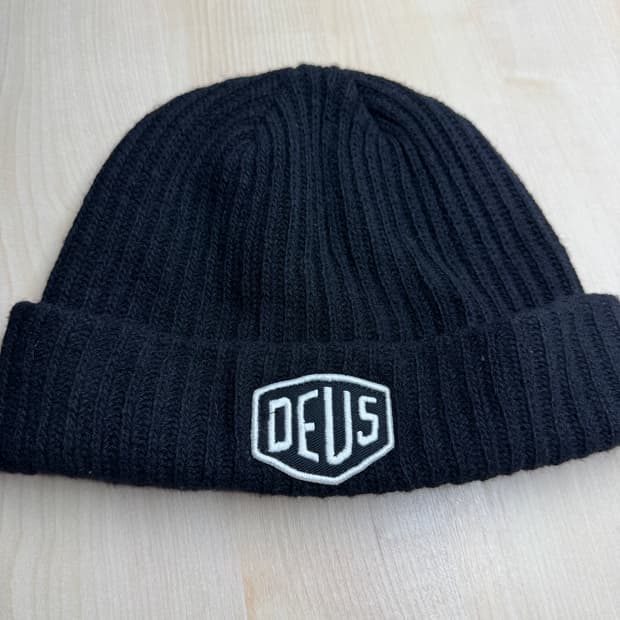 데우스 엑스 마키나 블랙 비니