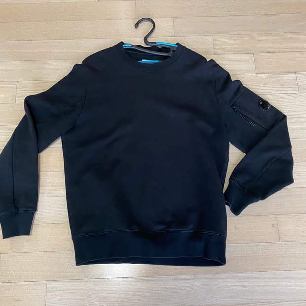 cp컴퍼니 맨투맨 블랙