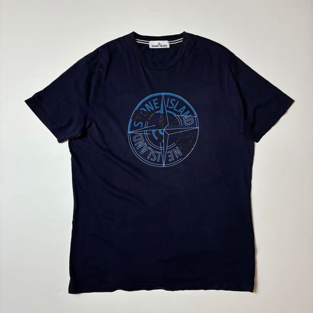 스톤아일랜드 리플렉티브 로고 프린팅 코튼 반팔 티셔츠 PN8559