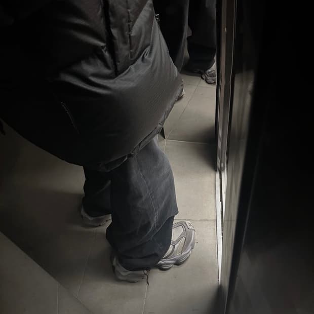 [43] 발렌시아가 카고 스니커즈 에그쉘