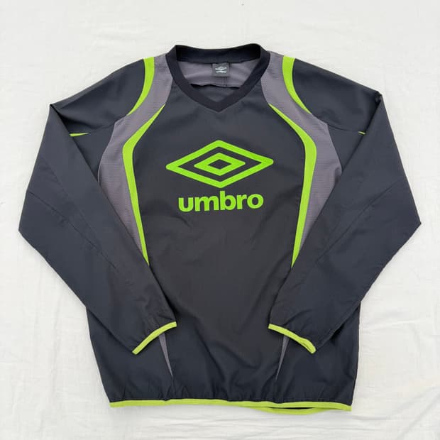 엄브로 바람막이 웜업 피스테