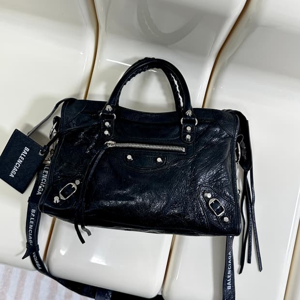 [A+ 정품] 발렌시아가 시티 모터백 스몰 로고스트랩