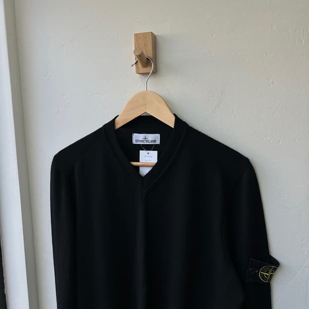 16133 - 스톤아일랜드 와펜 브이넥 니트