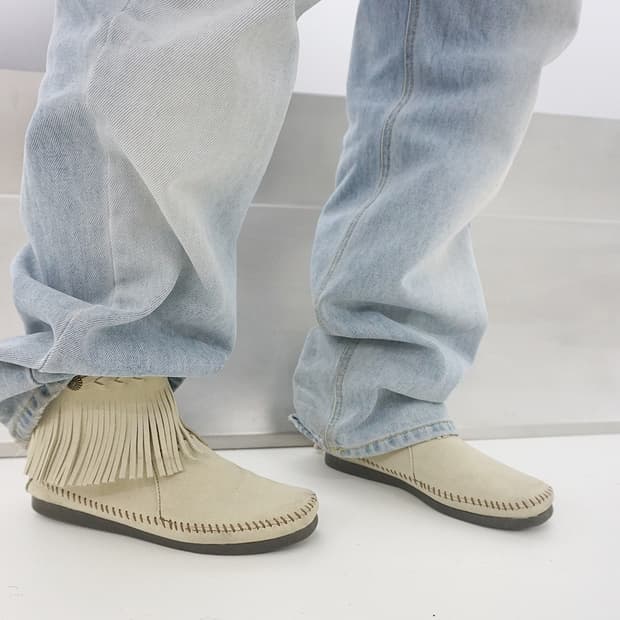 Minnetonka 프린지 부츠 스웨이드