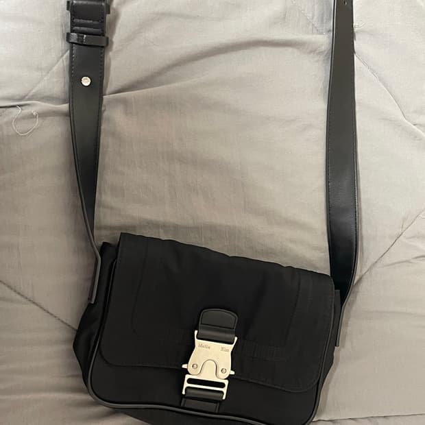 마뗑킴 미니 버클백 블랙