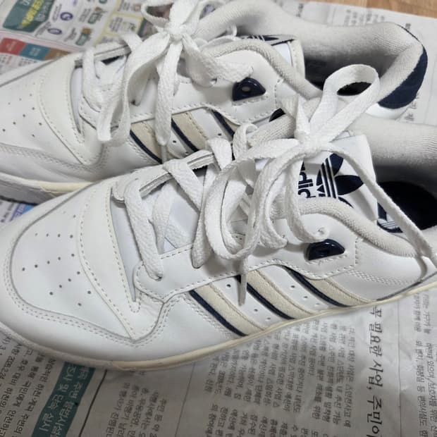 아디다스 라이벌리 로우 255 팝니다