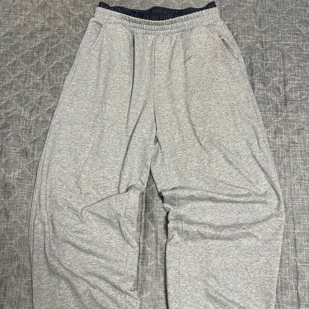 에잇세컨즈 새깅 팬츠