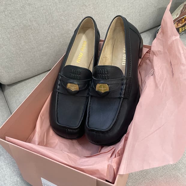 미우미우 페니로퍼 써클로고 37