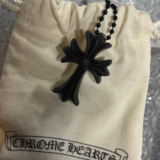 크롬하츠 20주년 실리콘 목걸이 블랙판매